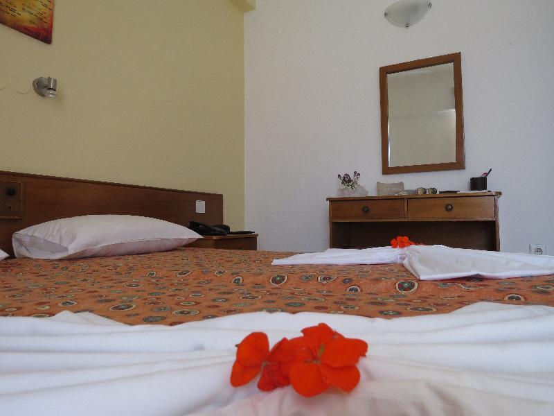 Maritime Hotel Apartments Petaloudes Εξωτερικό φωτογραφία