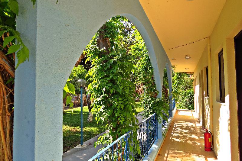 Maritime Hotel Apartments Petaloudes Εξωτερικό φωτογραφία